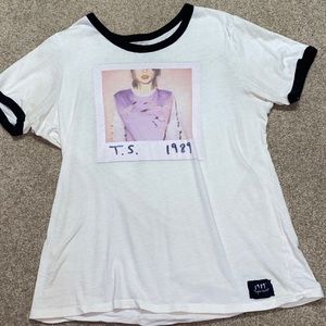 Taylor Swift 1989 Exclusive Tour T-Shirt